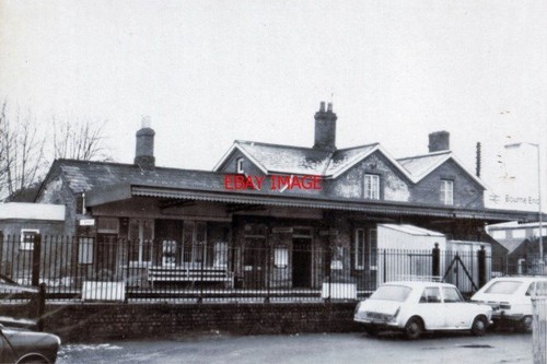Photo bourne end railway - photo,