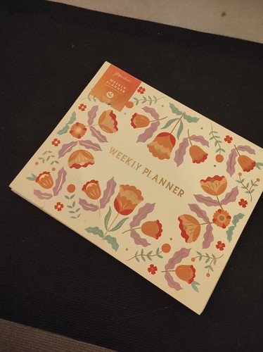 Paperchase weekly planner - paperchase,