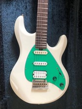Sterling by MUSICMAN SILO30