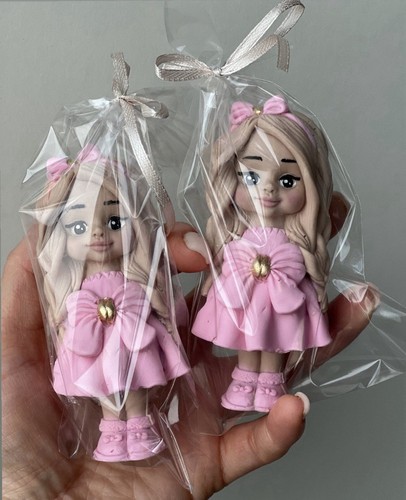 Ediblechocolate cake toppers