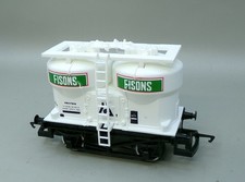 Hornby R011 'FISONS' Twin Silo