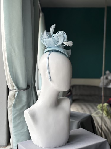 Stunning pale blue - ,