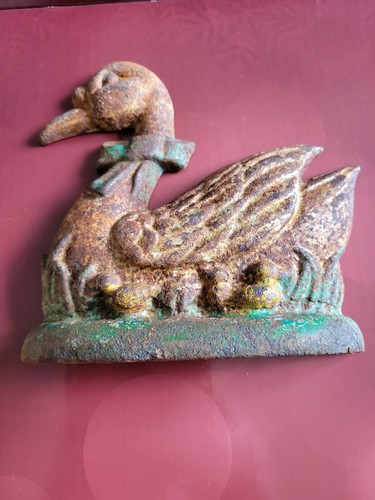 Vintage cast iron - mother, duck