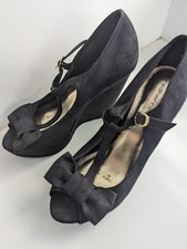Red Herring Black Bow Platform