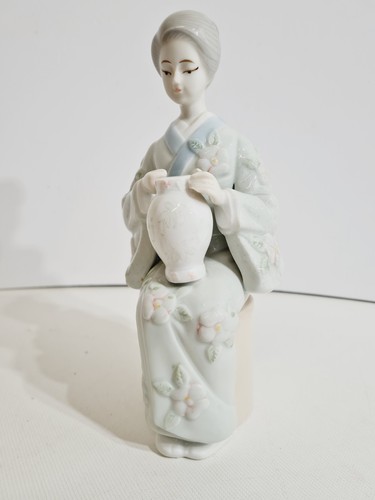 Vintage oriental ceramic lady - oriental,