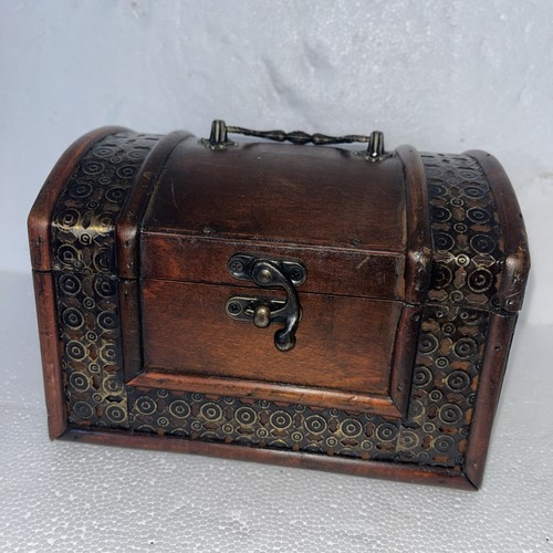 Barrel top wooden trunk - wooden,