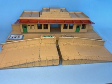 HORNBY DUBLO 32170 Through Station Diecast, GC, No Box.