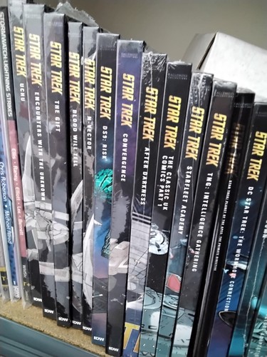 Star trek graphic - star, novels