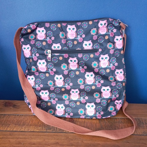 Medium size shoulder bag - size, with