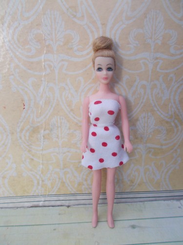 Pretty faced 1970s htf - faced,