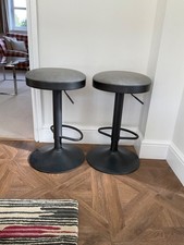 Kitchen stools for breakfast bar 2. Only 6 months old. Grey seats black base.