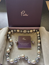 PIA matching Earrings And Necklace