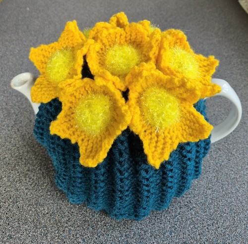 Knitted tea cosy daffodils - tea,