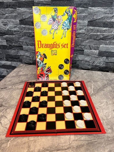 Berwick game draughts set - a,