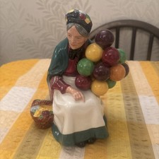 Lovely Vintage Royal Doulton Figurine The Old Balloon Seller HN1315 1928.