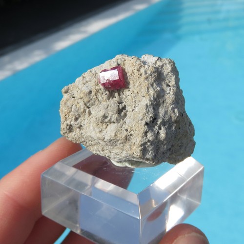 Minerals extremely rare - rare, red