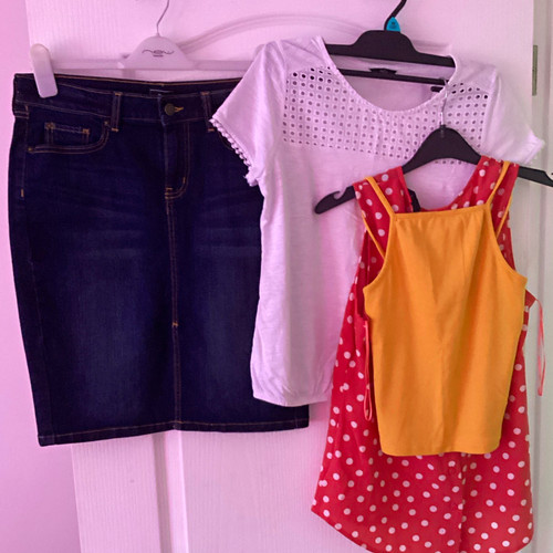 Ladies clothes bundle size - , 10