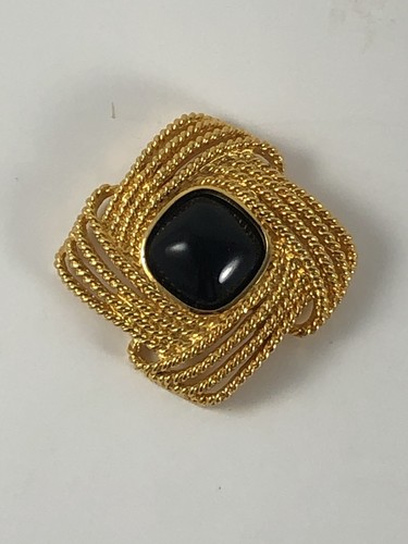 Trifari brooch gold tone - trifari,