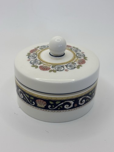 Wedgwood runnymede lidded - runnymede,