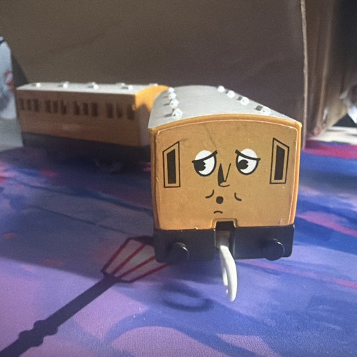 Tomy thomas trackmaster annie - tomy,