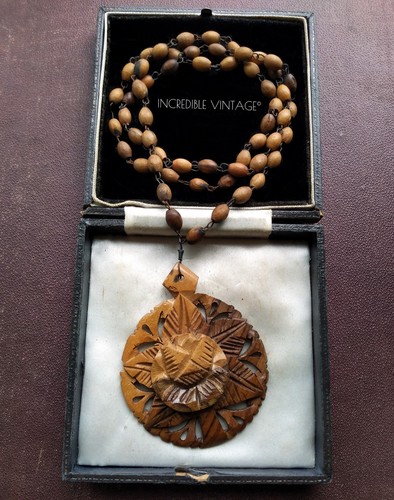 Vintage hand carved - hand, olive