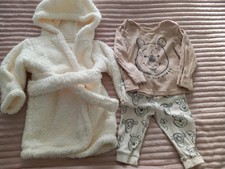 Baby Boys Winnie The Pooh Fleece Dressing Gown and Pyjamas In Size 6-9 Months 