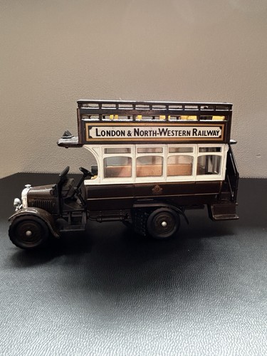 Corgi classics bus london - ￼,