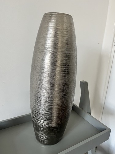 Large metallic silver floor - metallic,