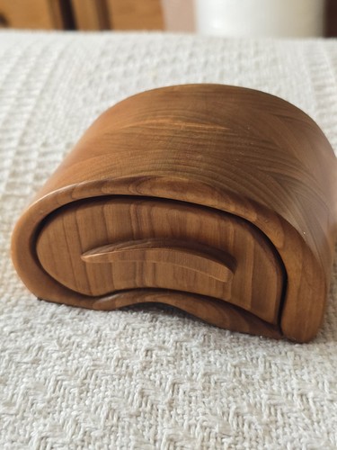 Hand crafted solid - hand‑crafted,