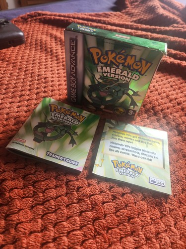 Pokemon emerald version - emerald,