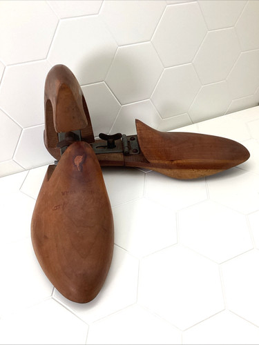 New york wooden shoe tree - new,