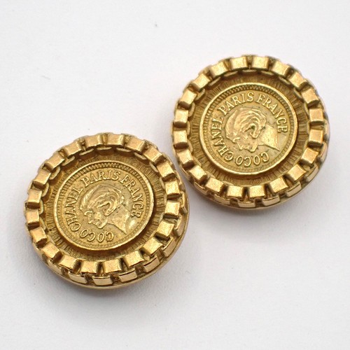 Chanel logo round button - chanel,