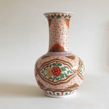 CHINESE WUCAI MING STYLE VASE MID 20TH CENTURY