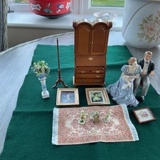 Dolls House 1/12th  Dresser &  Rug + pictures with lead miniature figurine. 
