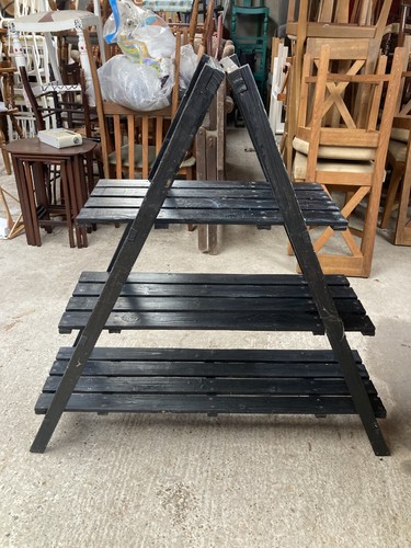 Triangular ladder shelving - triangular,