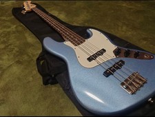 Squier by Fender affinity JAZZ