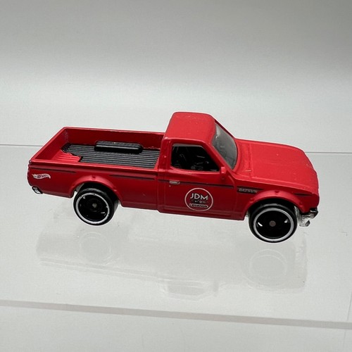Hot wheels datsun - hot,