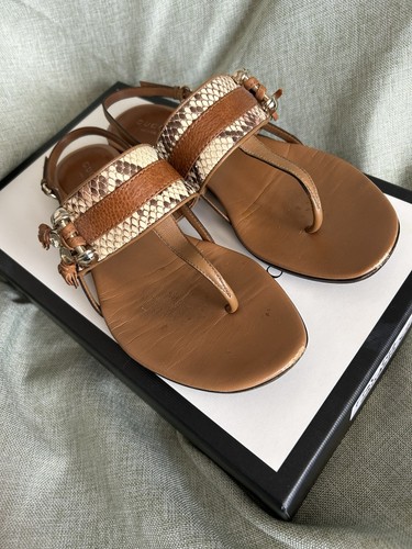 Gucci leather thong sandals - gucci,