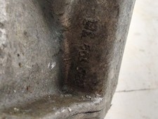 8R0193381 engine mounting