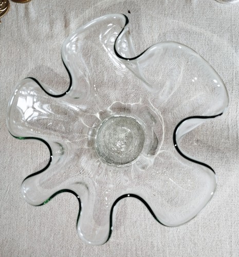 Hand blown finger ruffled - blown,