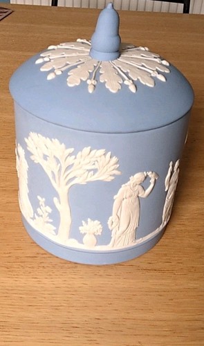 Stunning 1970s wedgwood jasper - stunning,