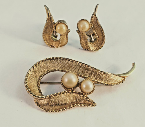 Sarah coventry signed brooch - coventry,