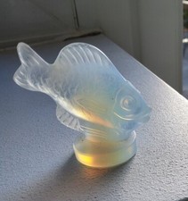 Sabino French opalescent glass fish figurine signed 2"× 2"