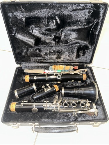 Bundy clarinet with - clarinet, carry