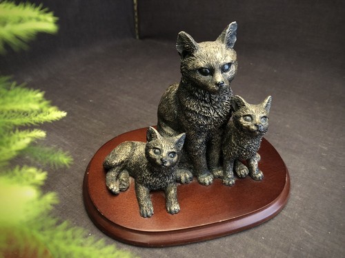 Mother and kittens bronze - and,