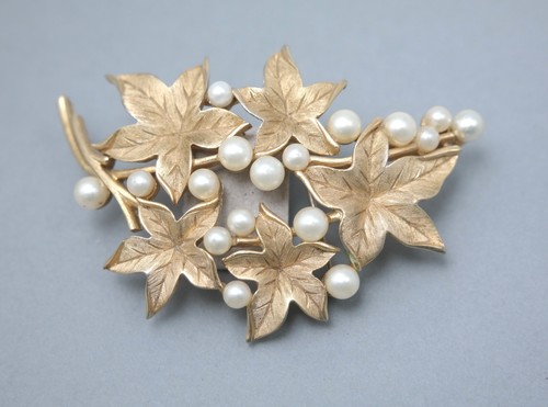 Trifari signed brooch - trifari, gold
