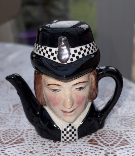 Artone police woman miniature - artone,