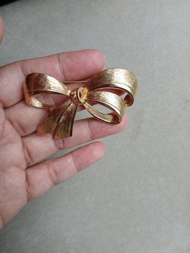 Vintage avon gold - avon, tone