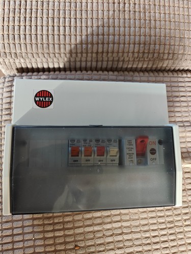 Consumer unit circuit - unit, breakers