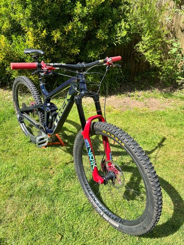 Trek slash 2023 - 9.9, lyrik